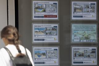 La compra de vivienda por extranjeros bajó un 7% en 2023, pero se mantiene en cifras récord