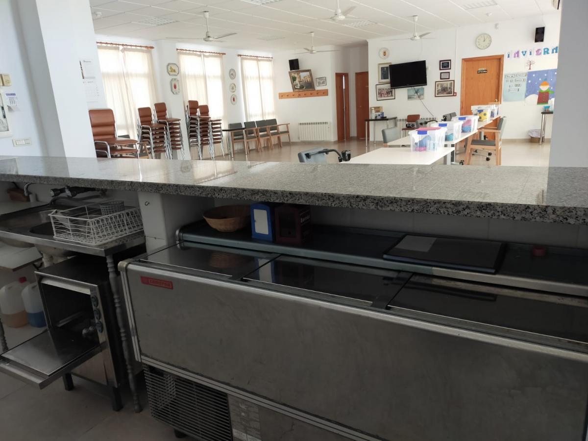 La Torre d'en Doménec ofrece casa y trabajo para reabrir el colegio y el bar