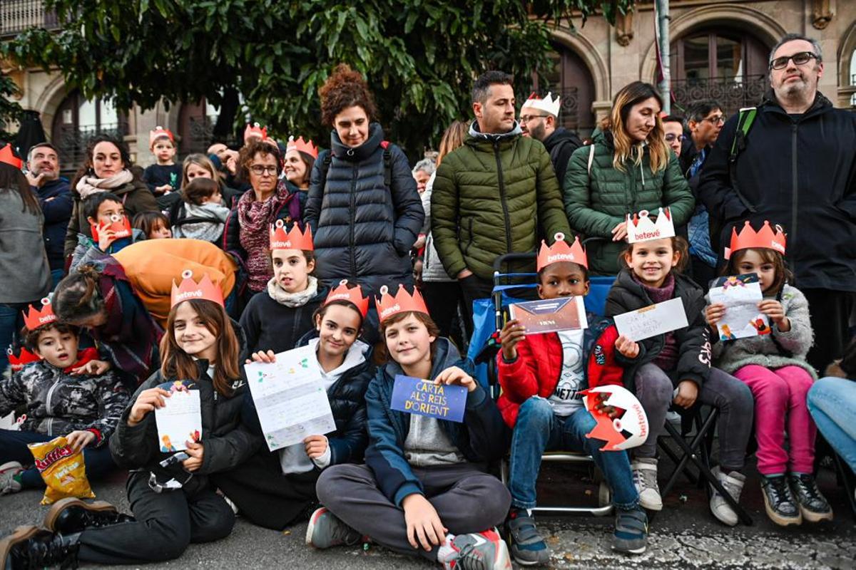 Miles de niños esperan la llegada de los Reyes Magos