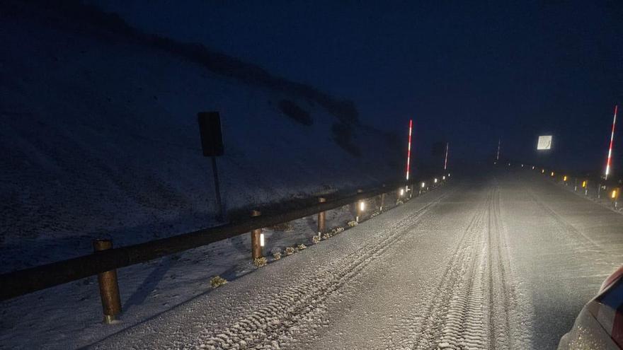 Парк Тейде на Канарах закрили для авто через ожеледицю