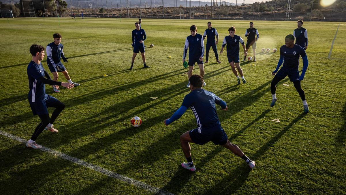 Entrenamiento del Ebro en la Ciudad Deportiva antes de su choque copero ante Osasuna
