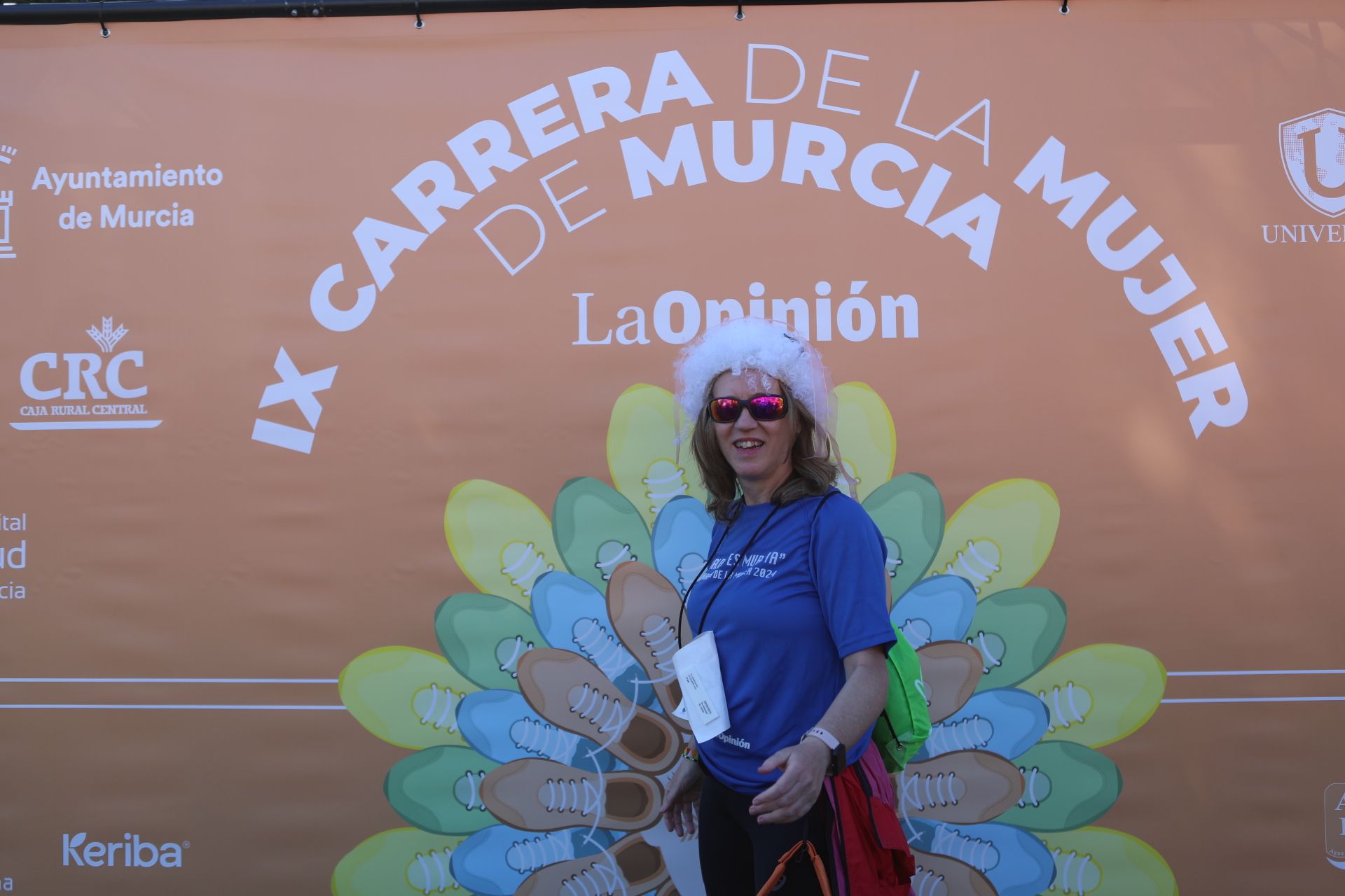 Las participantes posan en el photocall tras finalizar la Carrera de la mujer de Murcia