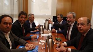 Las delegaciones del PP y Vox que negociaron el acuerdo en la Comunidad Valenciana.