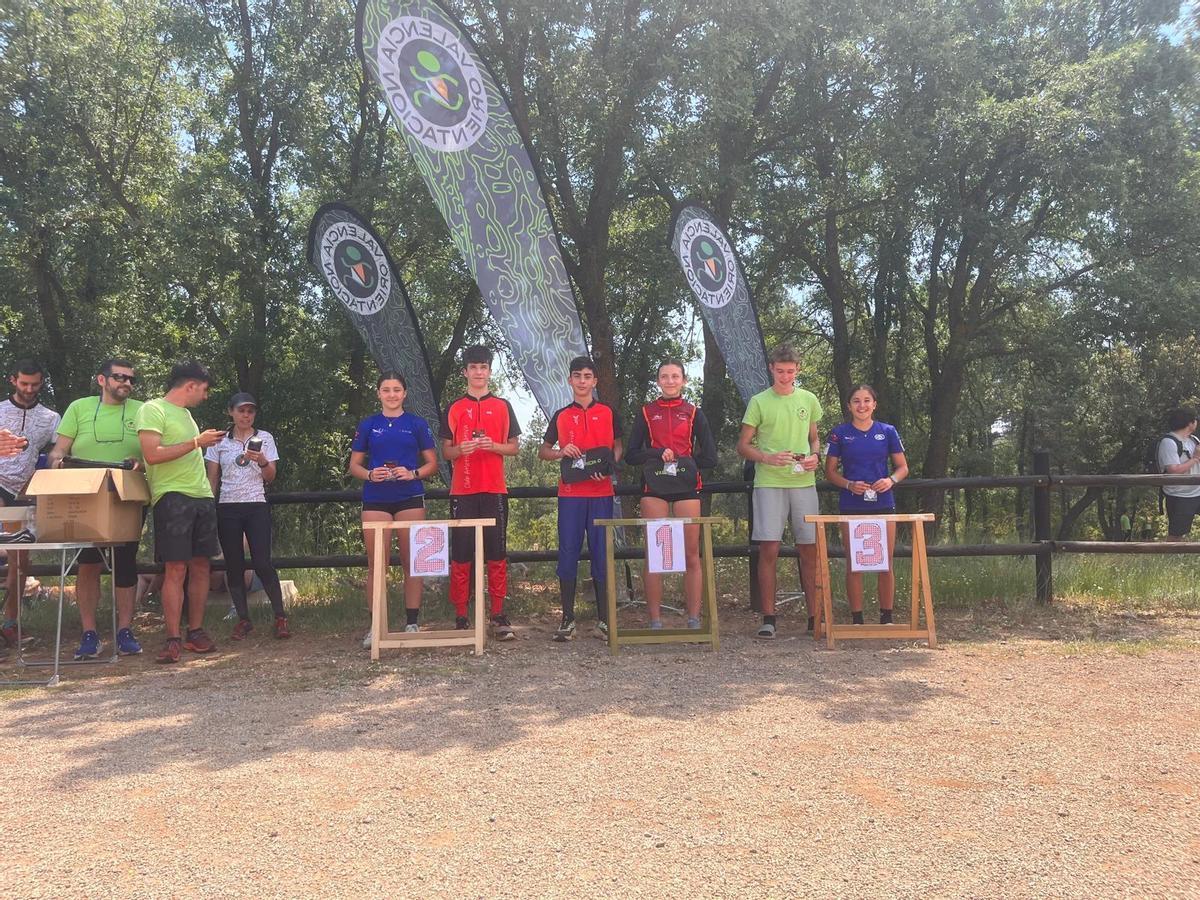 Deportistas del CAX Orientació en el podio del Campionat Autonòmic.