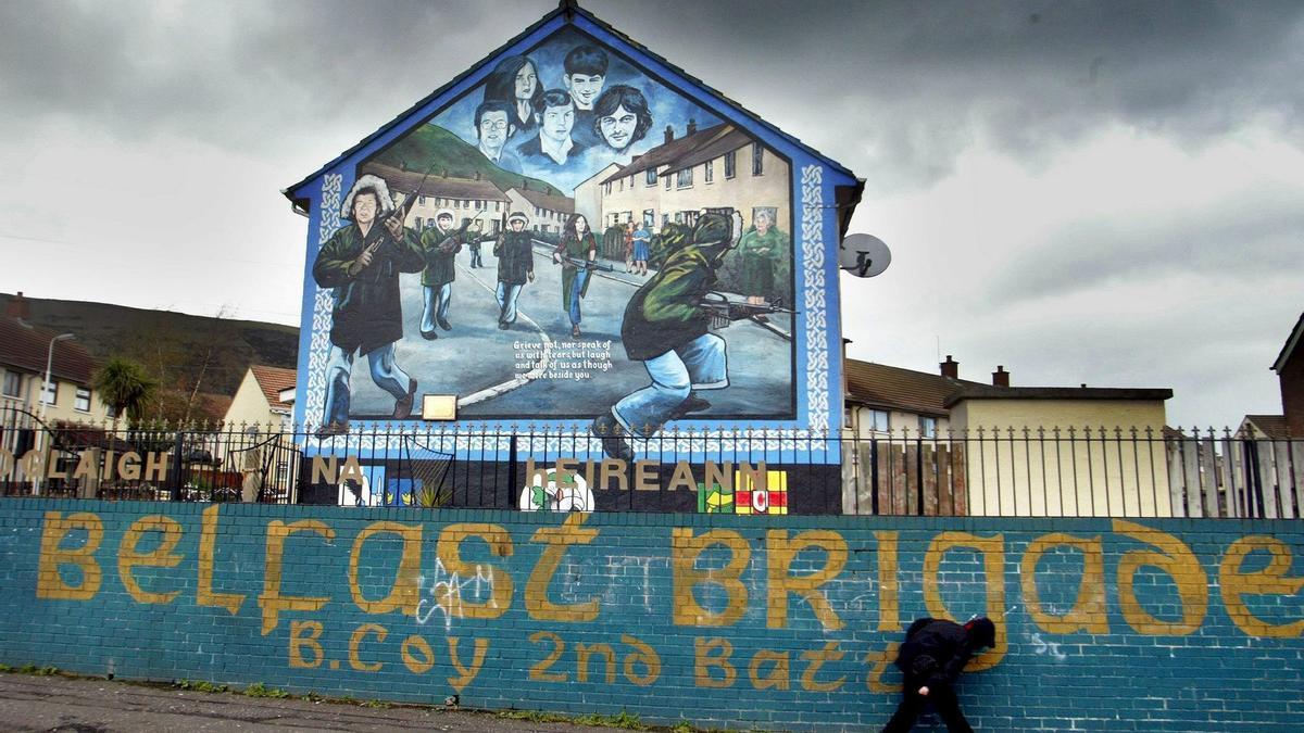 Un mural de apoyo al IRA, en Belfast, en una imagen de archivo.