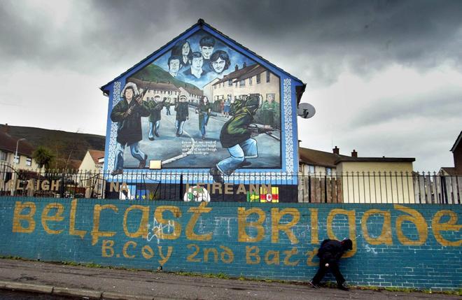 Un mural de apoyo al IRA, en Belfast, en una imagen de Archivo.
