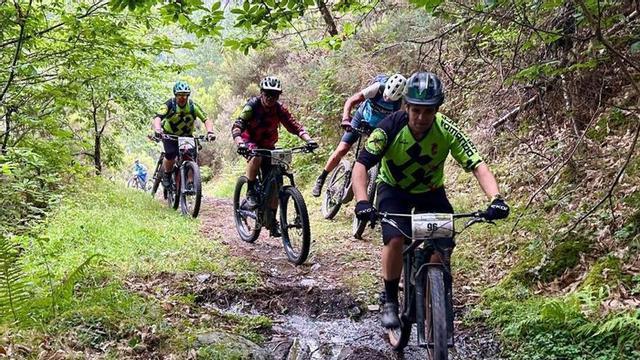 Un momento de la segunda jornada de la Travesía Degaña-Ibias.  |