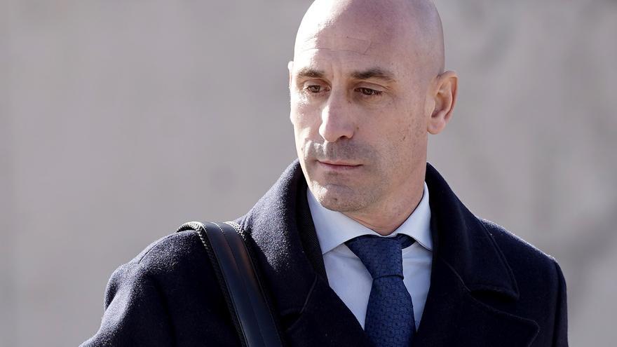 &#039;El programa de Ana Rosa&#039; desvela en exclusiva lo que hizo Rubiales después de las declaraciones en el juicio: «Se mofa del &#039;piquito&#039;»