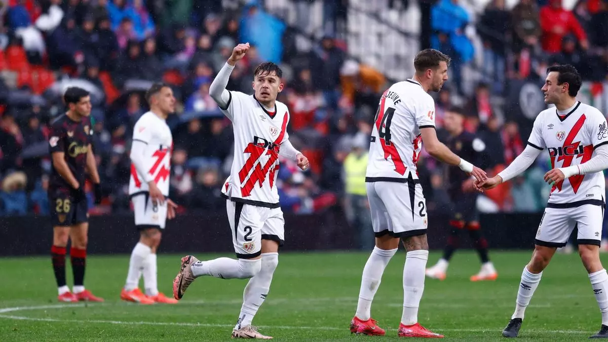 Ratiu 'responde' al inter谷s del Bar?a con un golazo