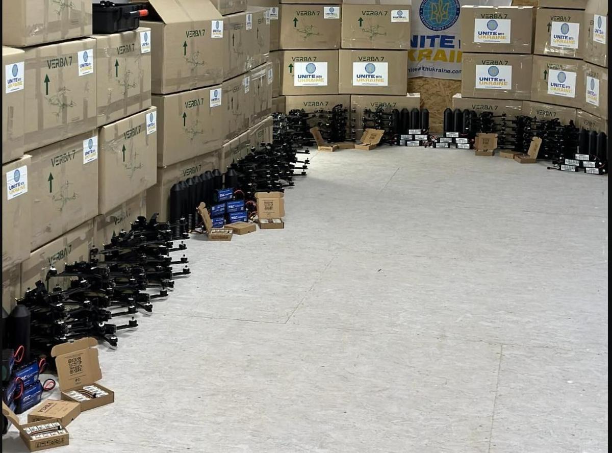 Drones almacenados para su entrega a unidades militares de Ucrania por el Congreso Mundial Ucraniano en mayo pasado.