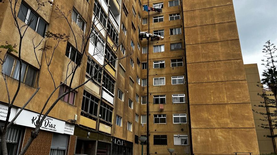 El menor que se precipitó desde un edificio de Las Palmas de Gran Canaria continúa estable &quot;dentro de la gravedad&quot;