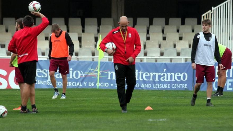 Alberto Monteagudo en una de las sesiones de entrenamiento con su equipo.