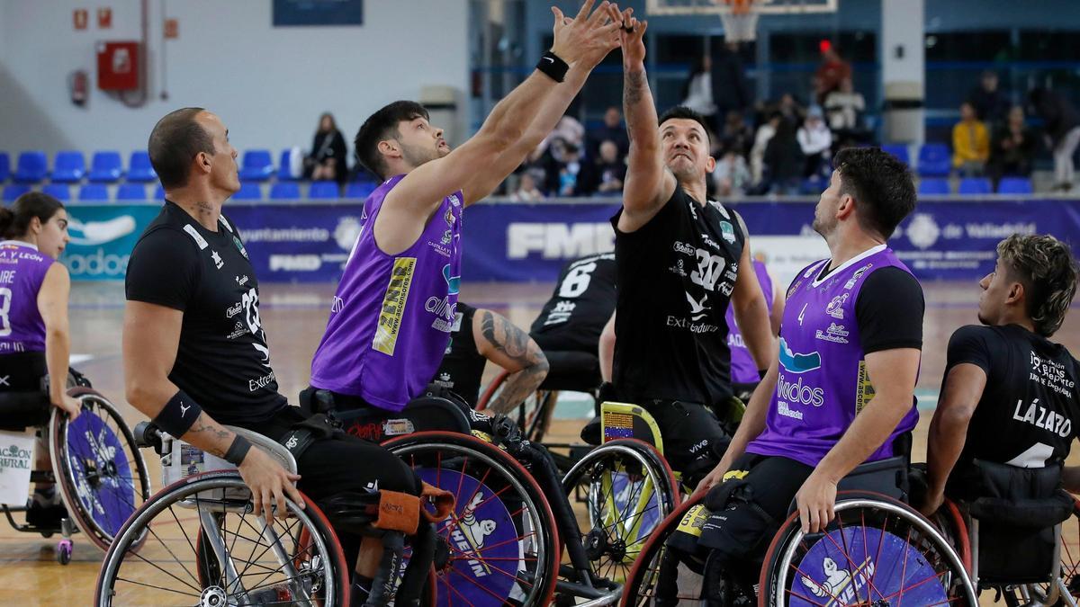 Jugada del encuentro en Valladolid.