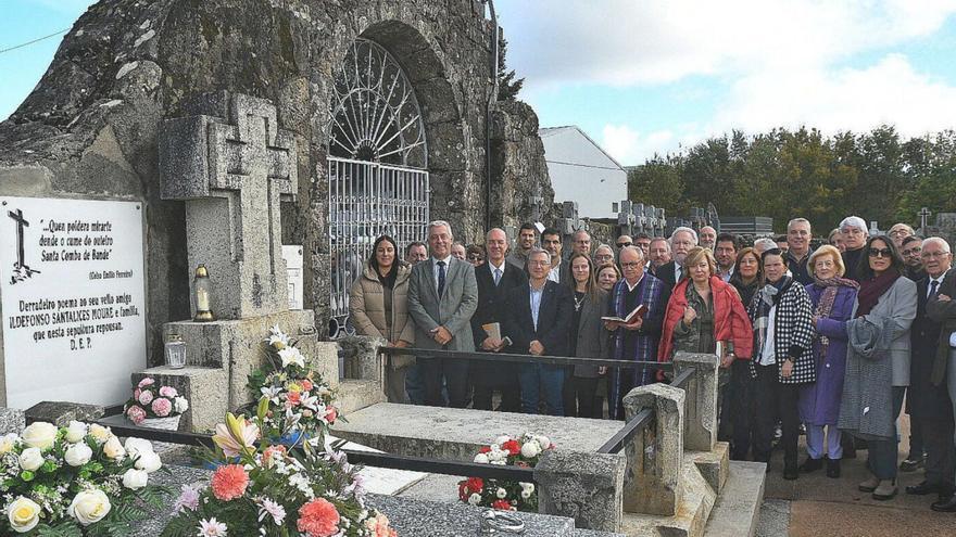 O panteón familiar do presidente do Parlamento de Galicia loce epitafio en galego. | Iñaki Osorio