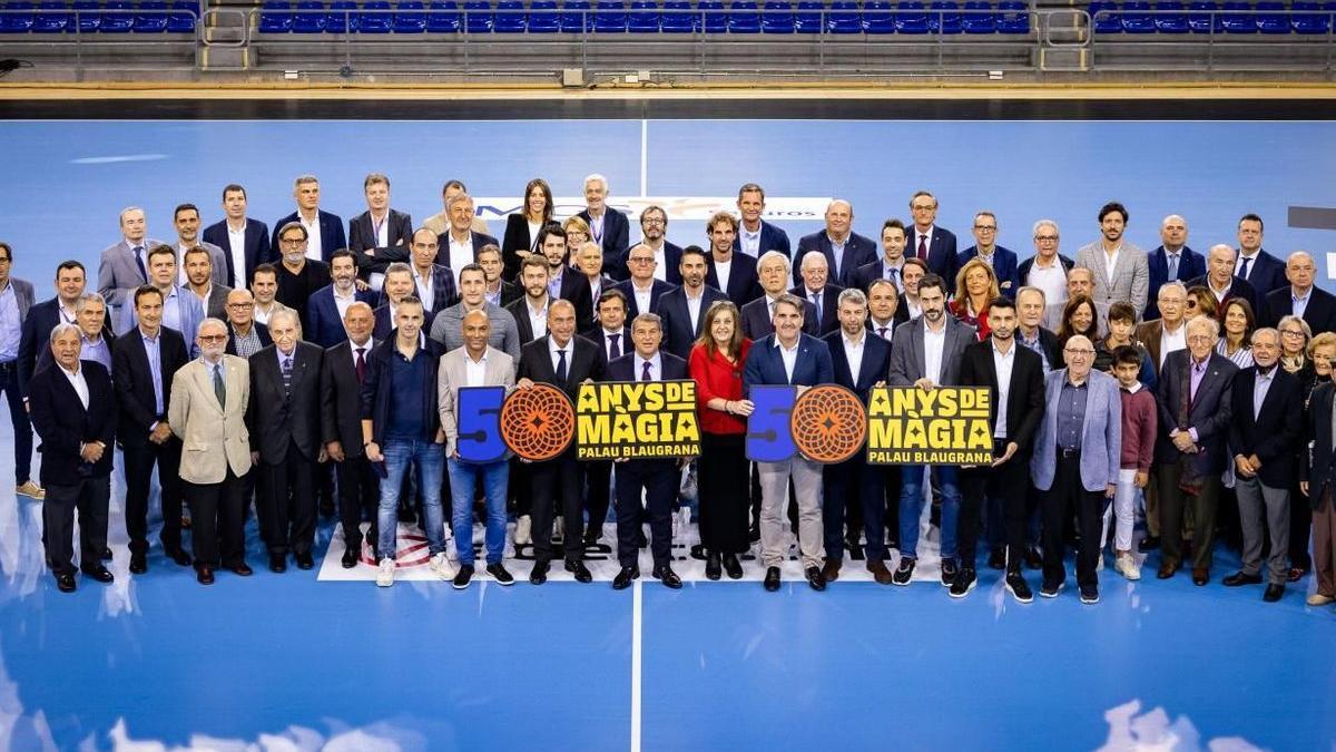 El Barça reunió en el Palau a todos los que han hecho historia en el recinto, inaugurado en 1971