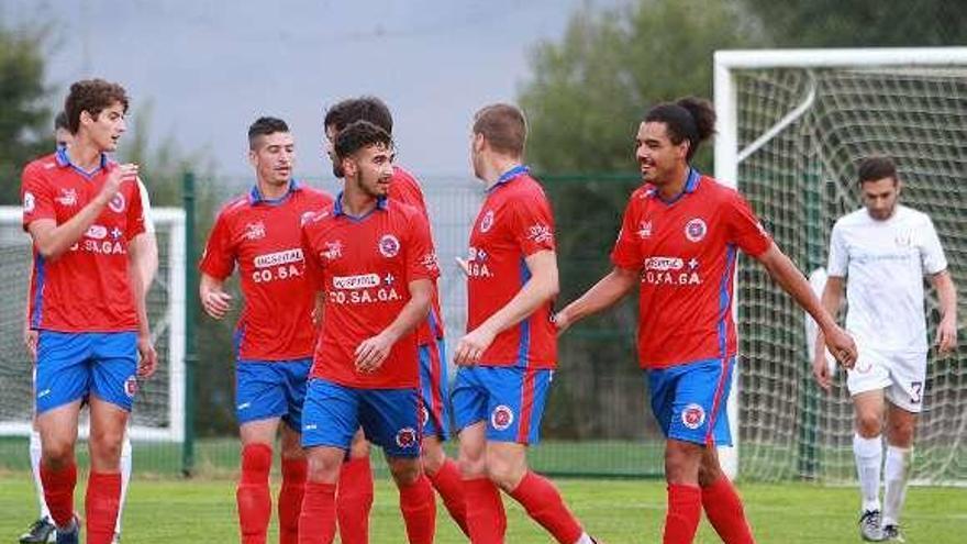 Los jugadores del Ourense celebran uno de los goles. // Iñaki Osorio