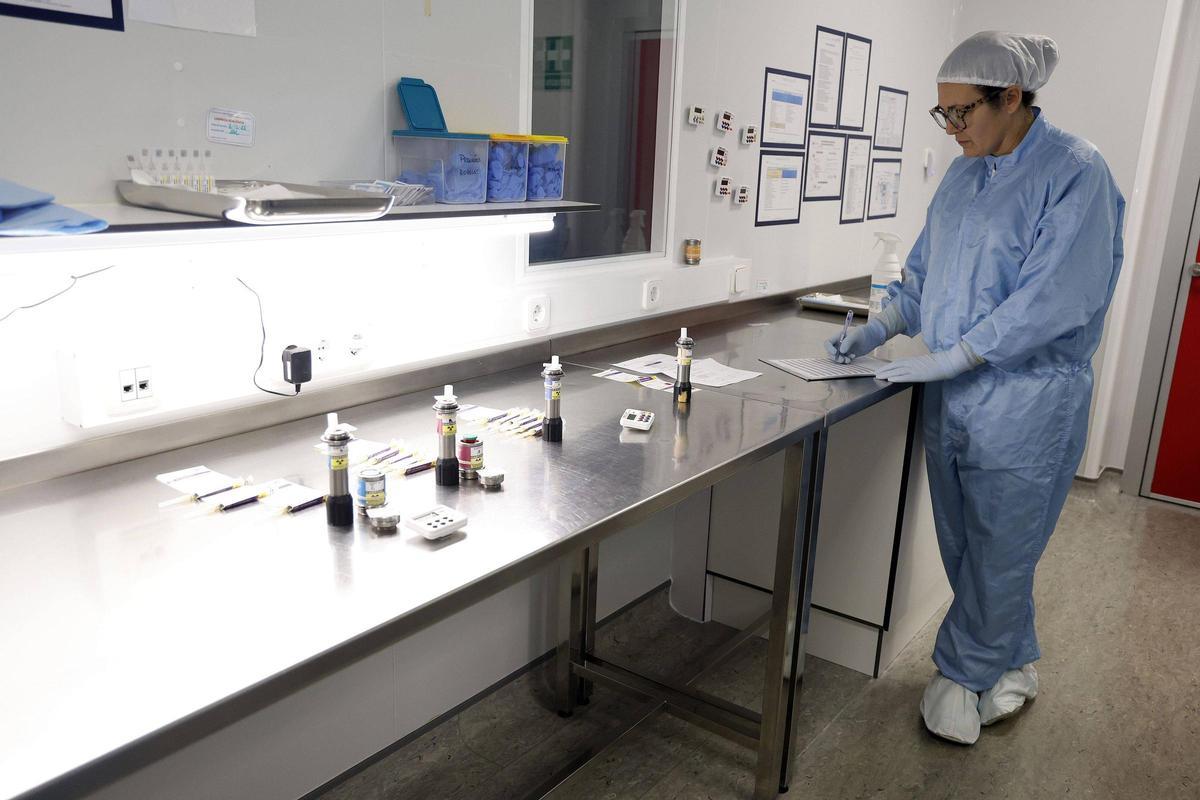 Visita a la Unidad Central de Radiofarmacia de Galicia: la fábrica invisible que sostiene la medicina nuclear gallega