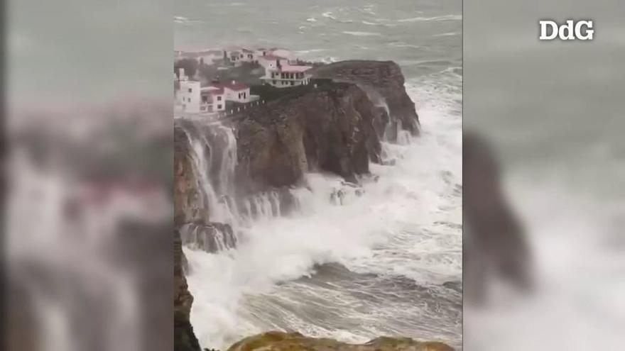 Vídeo: Les onades del temporal amenacen algunes cases a Montgó