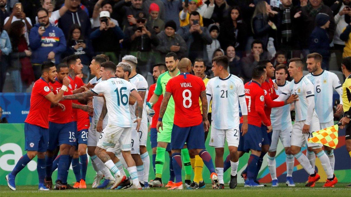 La trifulca acabó con la expulsión de Leo Messi y Gary Medel en el Argentina-Chile de la Copa América 2019