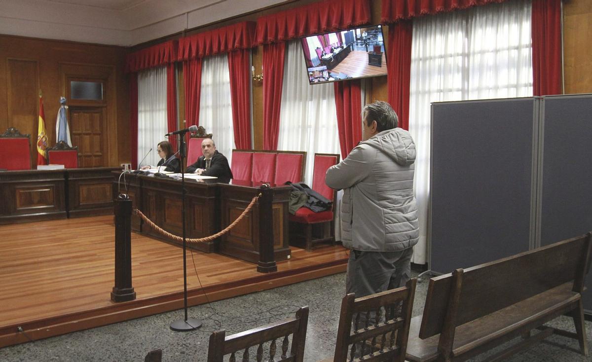 El acusado, durante el juicio celebrado recientemente en la Audiencia Provincial de Ourense. | IÑAKI OSORIO