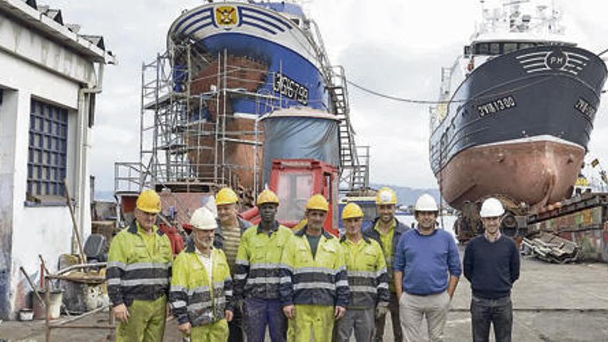 Parte de la plantilla de Varaderos Lazareto en las instalaciones de la empresa.