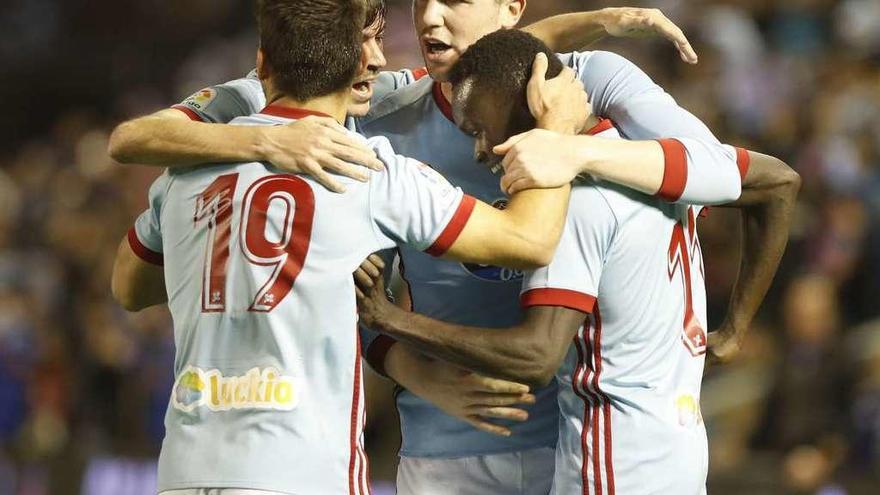 Jonny, Jozabed, Fontás y Sisto celebran el gol del Celta al Barcelona. // Ricardo Grobas