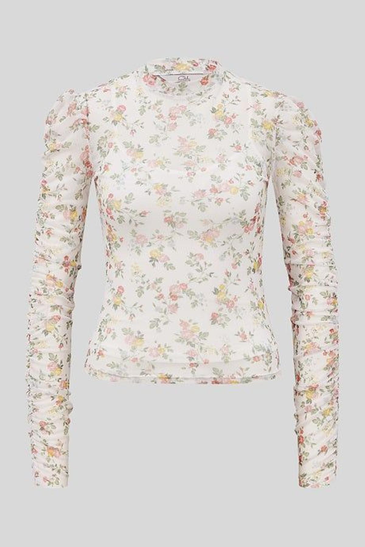 Camiseta floral con mangas fruncidas (Precio: 12,90 euros)