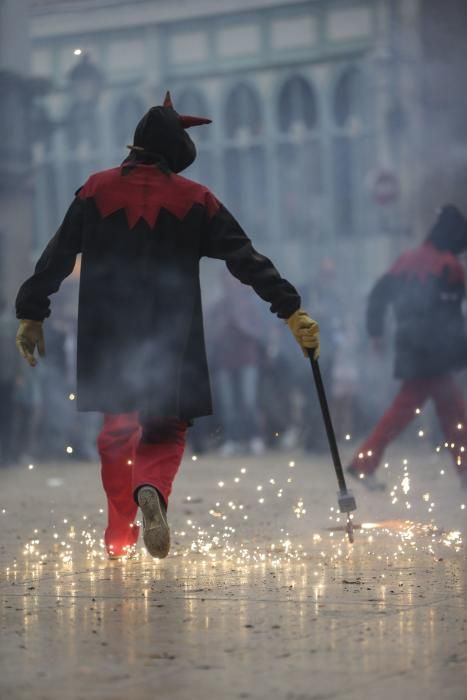 Los "correfocs" de Sarriá en Oviedo