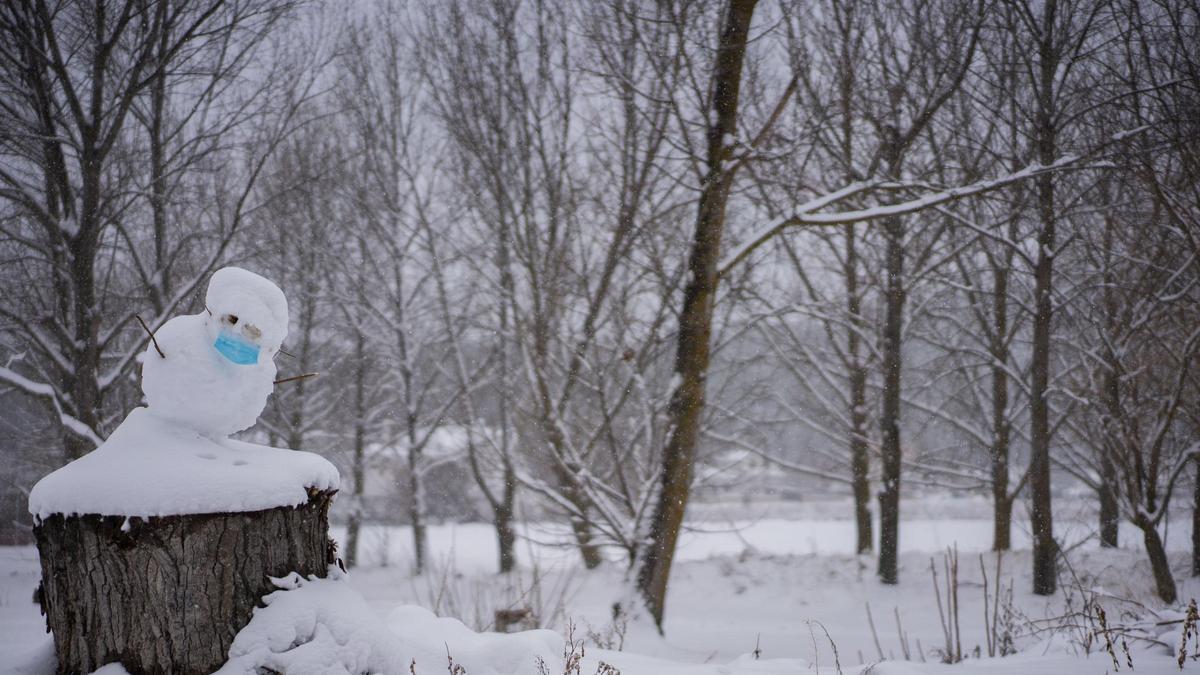 La nieve impide salir de casa en los pueblos del interior de la C. Valenciana