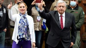 El presidente mexicano Andrés Manuel López Obrador y su mujer,  Beatriz Gutiérrez, el pasado viernes.