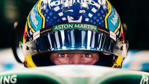 Fernando Alonso, antes de salir a pista en Shanghai