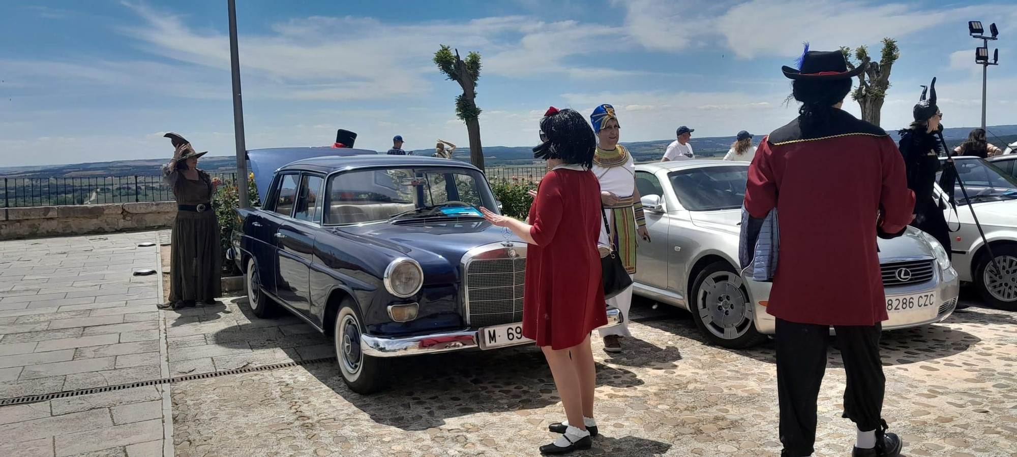GALERÍA | Reunión de coches clásicos y fiesta de disfraces en Toro