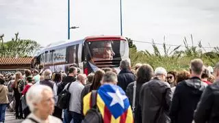 El "mitinódromo" de Puigdemont en el sur de Francia: autocar, fránkfurt y cola para el 'selfie'