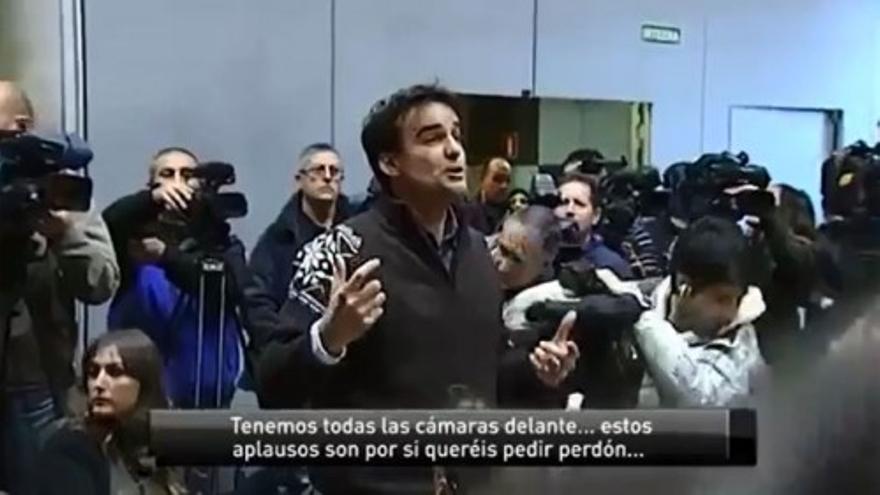 Un periodista reclama a los expresos que pidan perdón