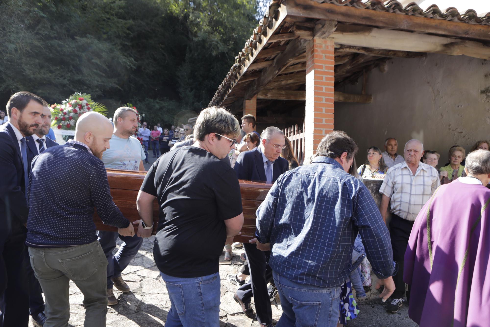 En imágenes: funeral por Juanjo Fernández, fallecido tras chocar con un "kamikaze"