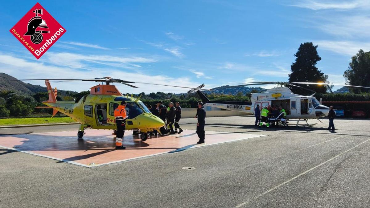 Los rescatadores llevaron al herido al parque de bomberos de Dénia