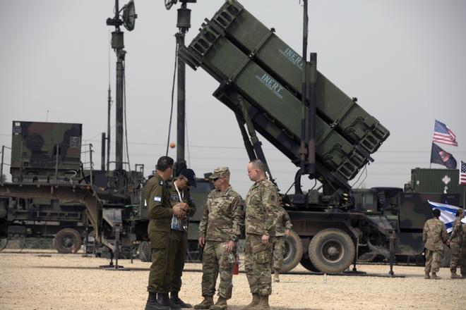 El Pentágono contradice a Trump y advierte de la escasez de munición por la guerra con Irán