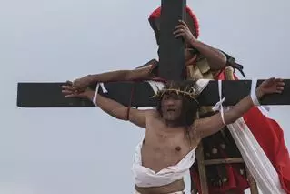 Así ha sido la recreación de la pasión de Cristo en Filipinas