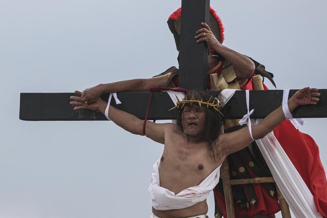 Las mejores imágenes de la pasión de Cristo recreada en Filipinas.