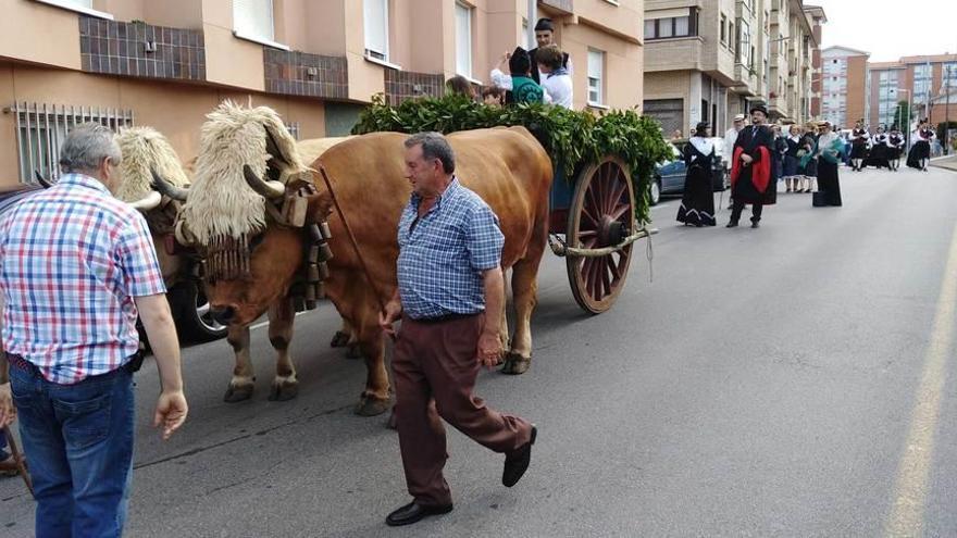 El Mercado Clariniano sale a recorrer las calles de Candás