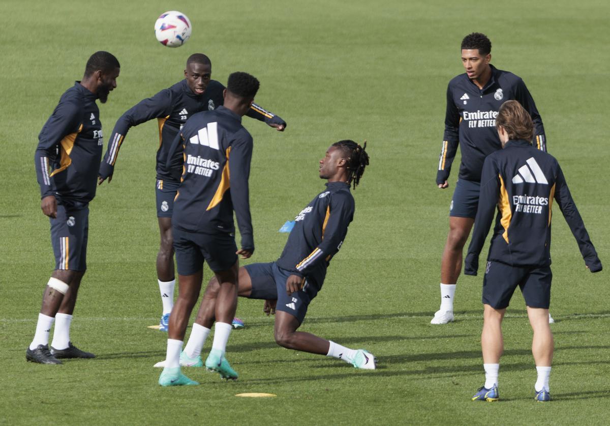 Ceballos se ausenta del último entrenamiento en el que regresan Rüdiger y Valverde