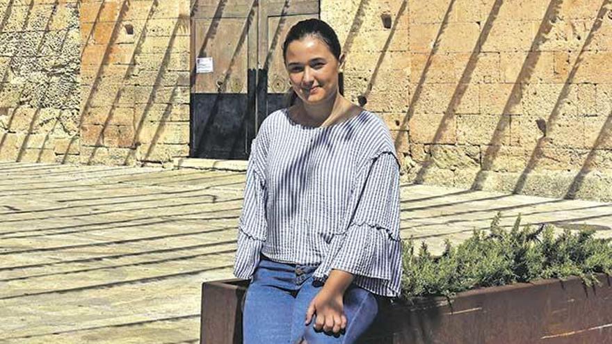 Rocío Aguilar (Ciudad Real, 2002) disfruta de unos días de vacaciones en Algaida.