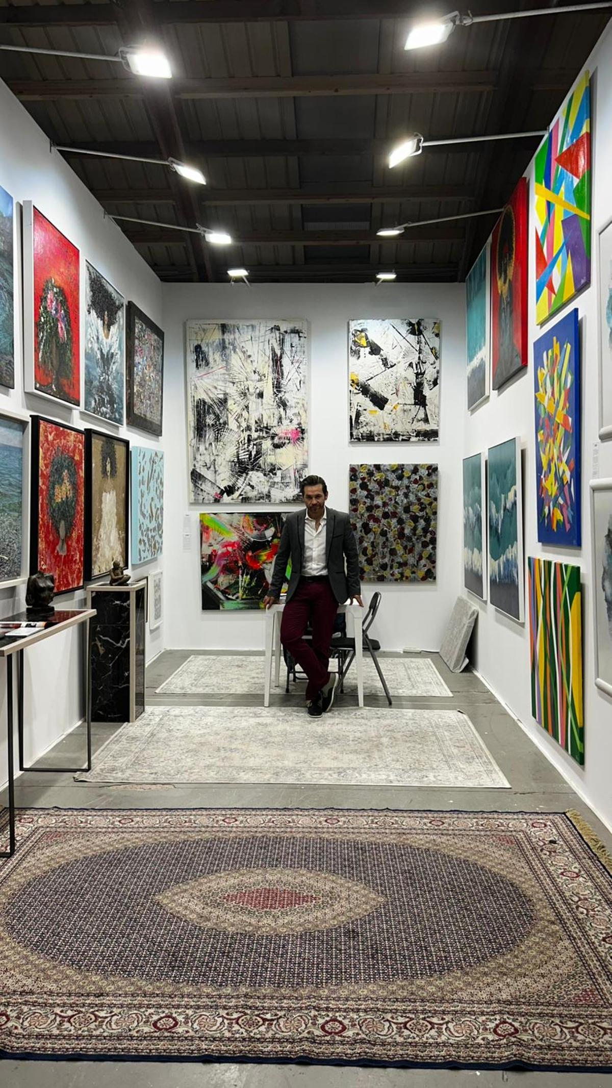 El pintor ruteño Kisco Aroca lleva el arte de Córdoba a la feria nacional Marbella Design &amp; Art.