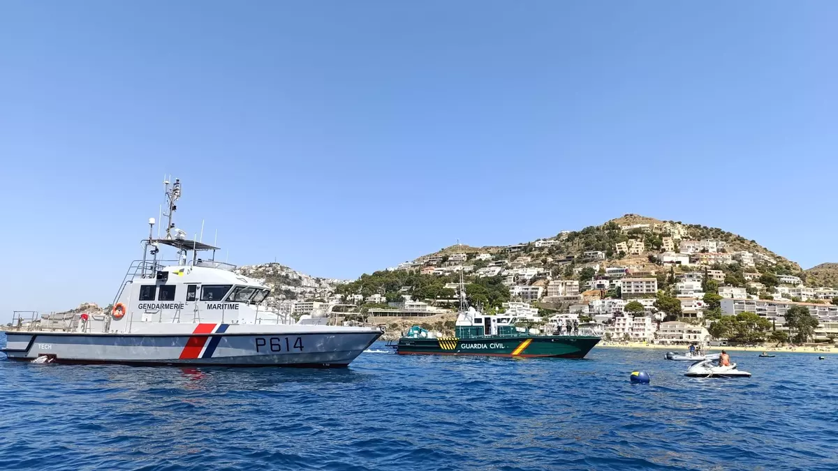 Rescat transfronterer d’una embarcació a la deriva a Roses