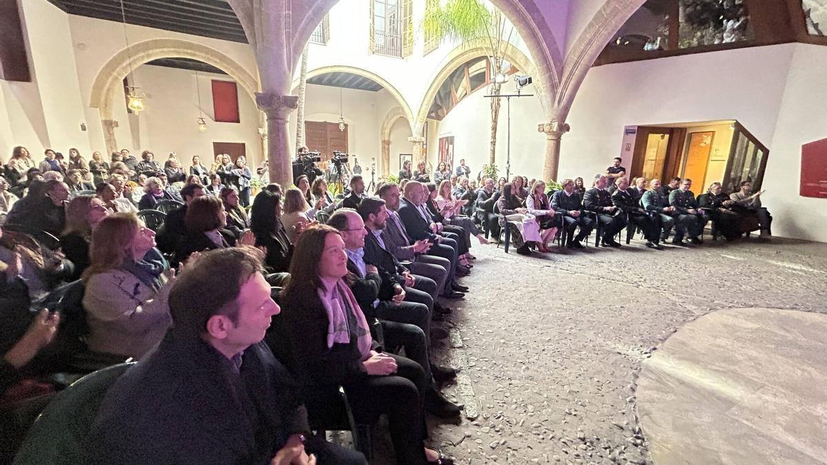 VÍDEO | Así ha sido el acto institucional del 25N en el centro cultural Can Balaguer