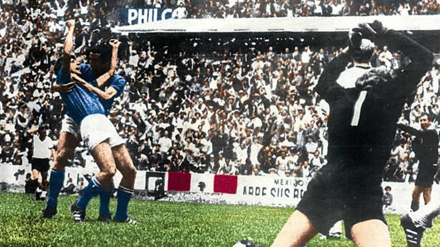 Los italianos celebran el gol de Rivera que les dio el pase a la final del Mundial de México 1970.