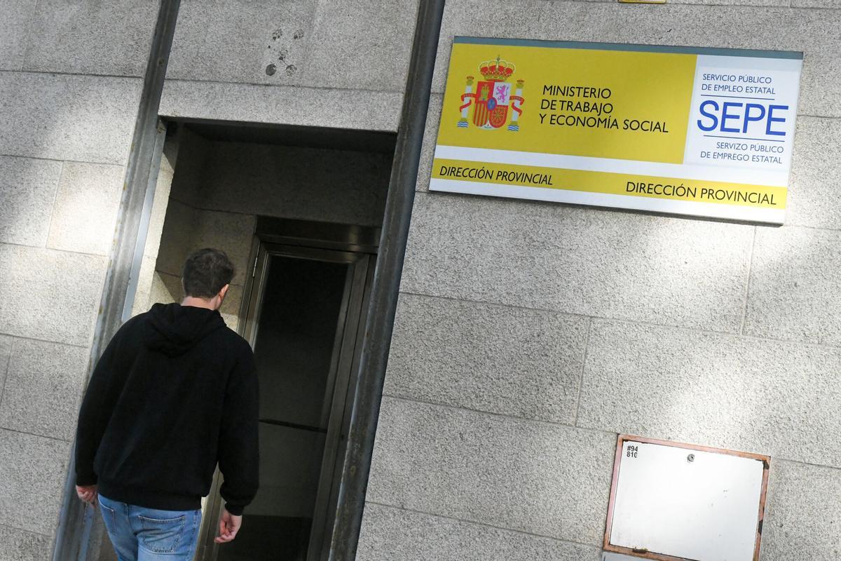 El SEPE et pot retirar el subsidi per a majors de 52 anys per tenir diners estalviats