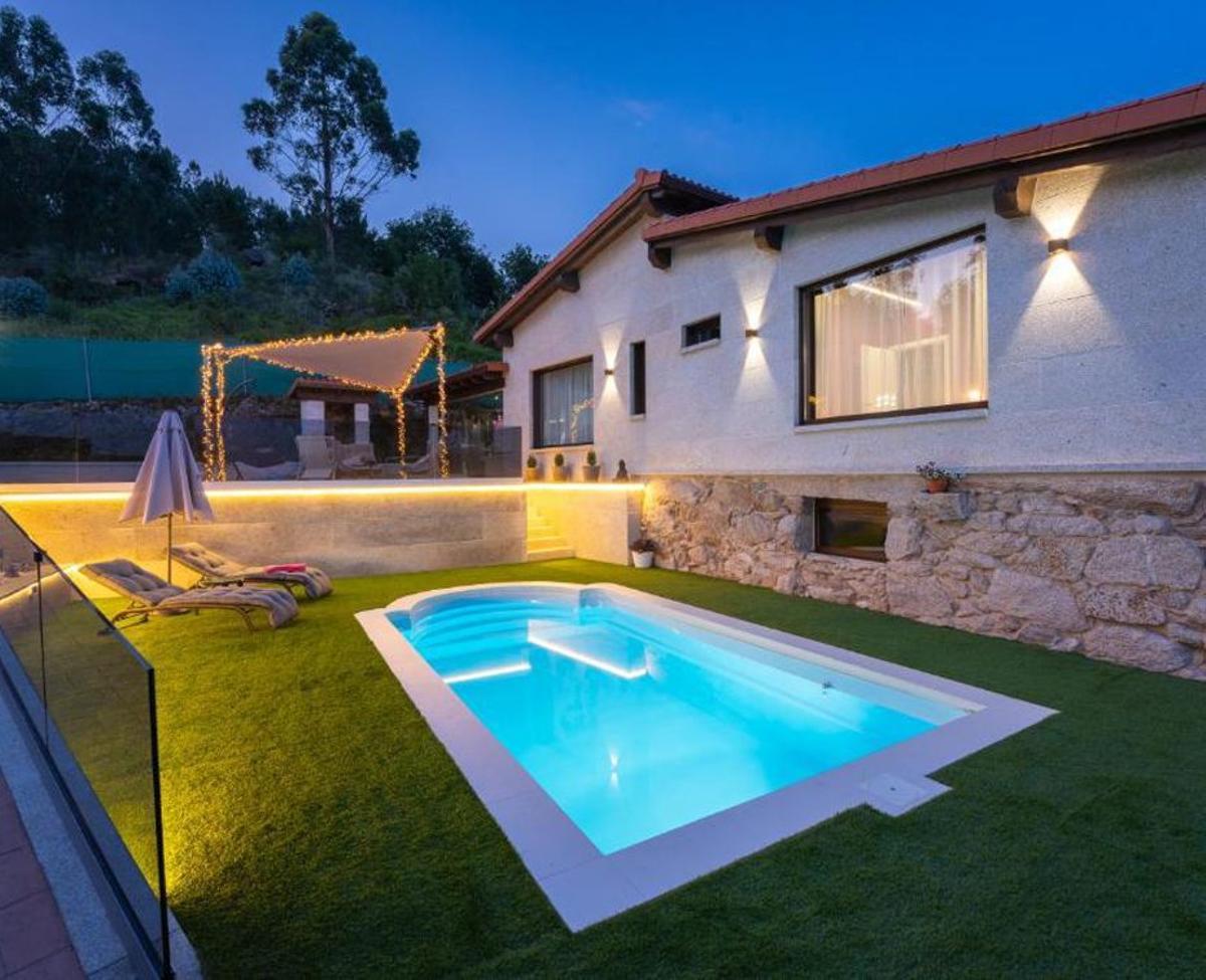 El esqueleto de la antigua bodega se ha convertido en esta casa. | BOOKING