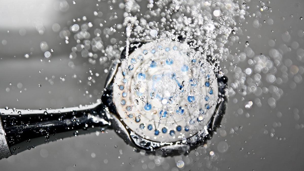 Una ducha rápida consume hasta cinco veces menos que una bañera
