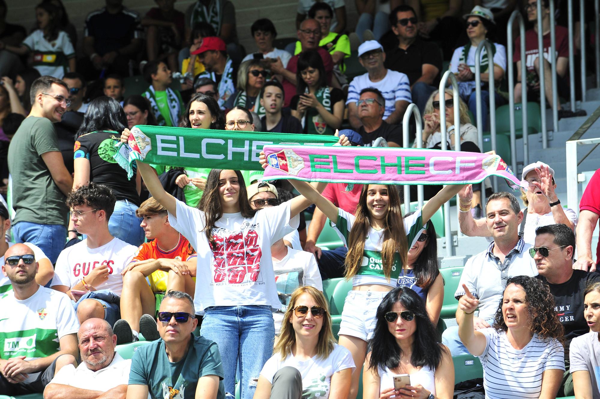 El Elche Femenino celebra su ascenso a Segunda RFEF jugando en el Martínez Valero